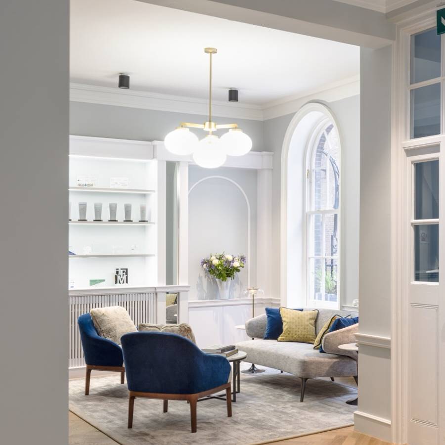 04 MJ Hudson - client waiting area - high end finishes in workplace design & build