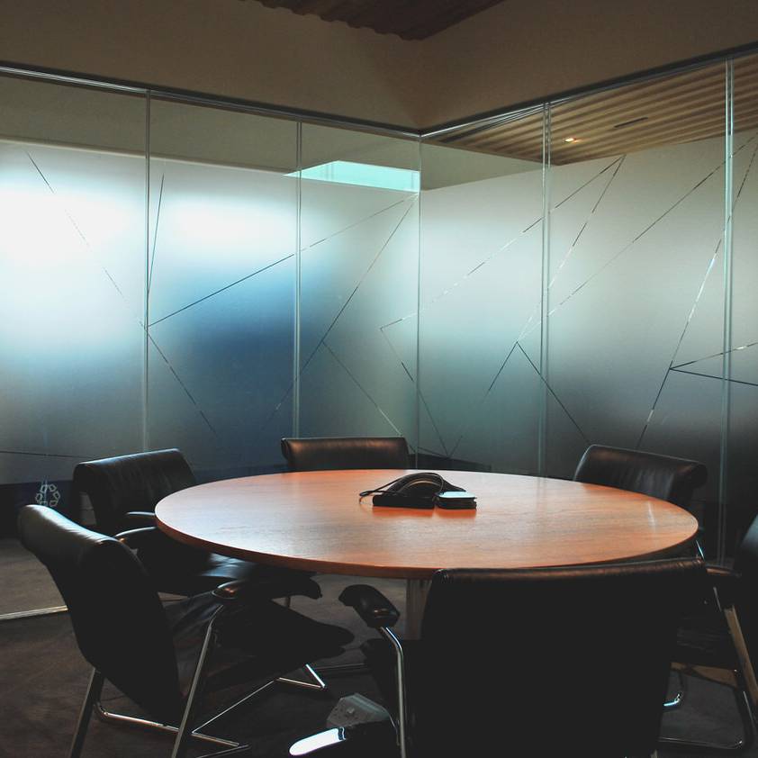 06 Melqart - unique glazing manifestation - circular meeting table