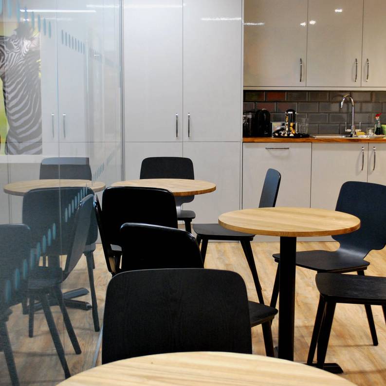 09 Abercrombie & Kent LARGE TEA POINT