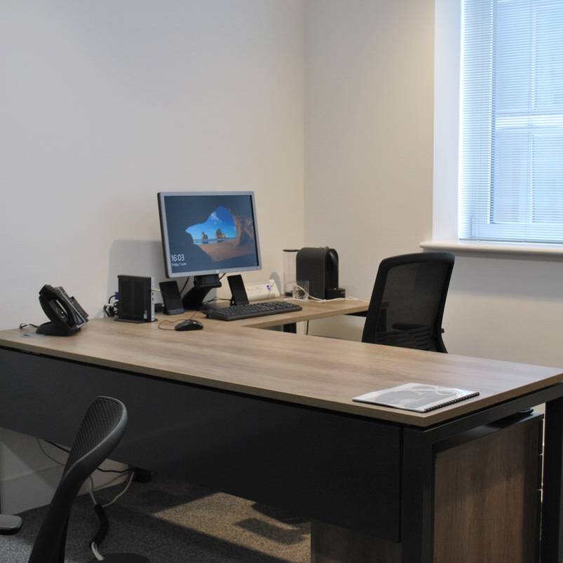 14 Abercrombie & Kent - private office - executive desk