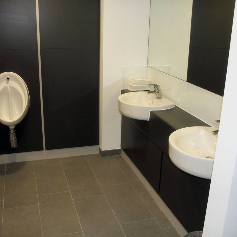 15 Barnes Roffe - Mens WC