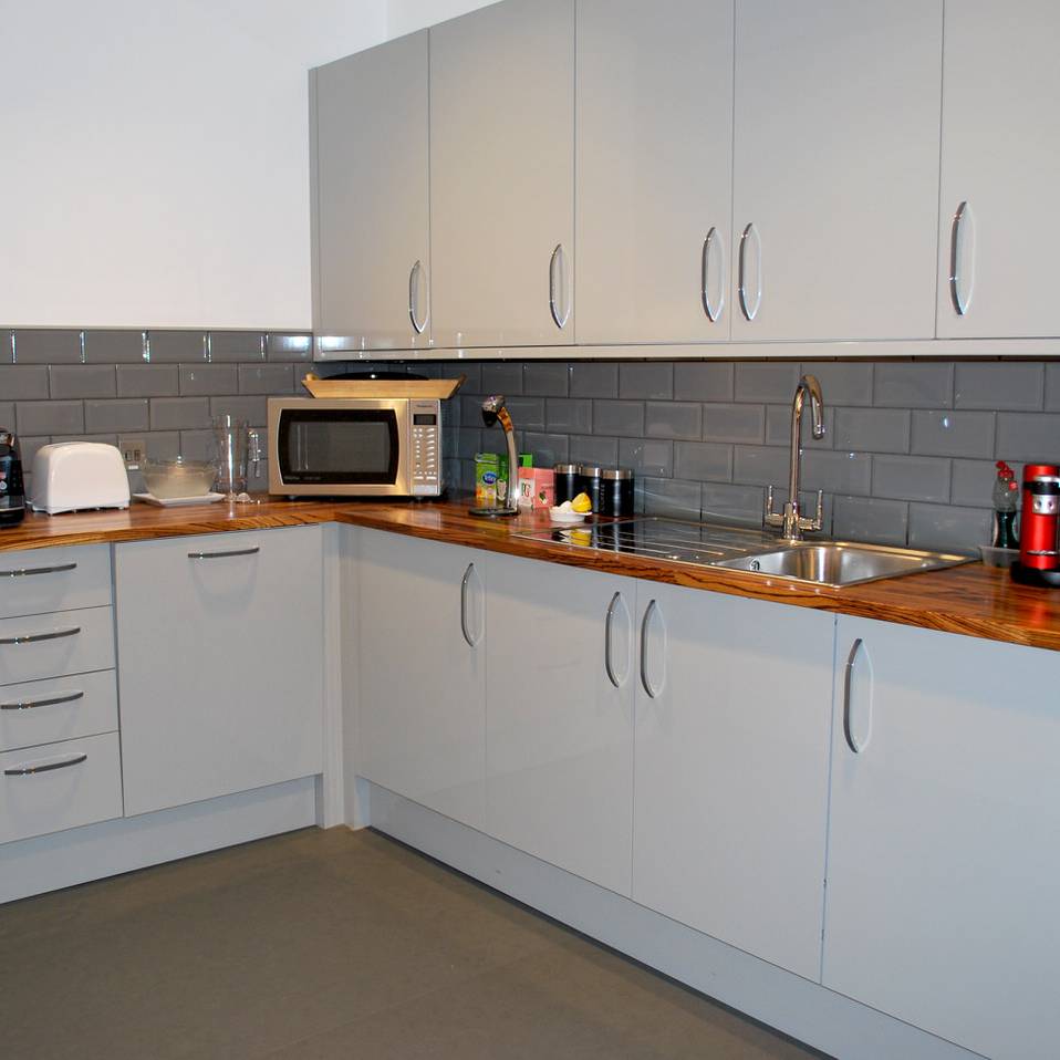 16 Abercrombie & Kent - Small boardroom tea point