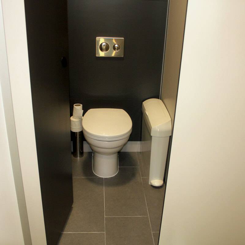 16 Barnes Roffe - WC