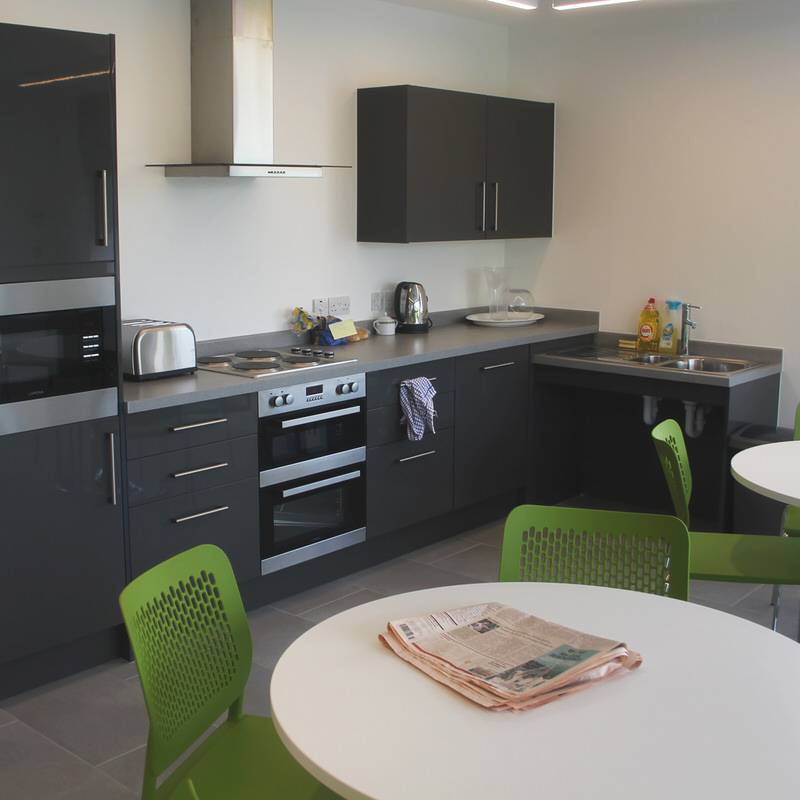 19 Barnes Roffe built in tea point