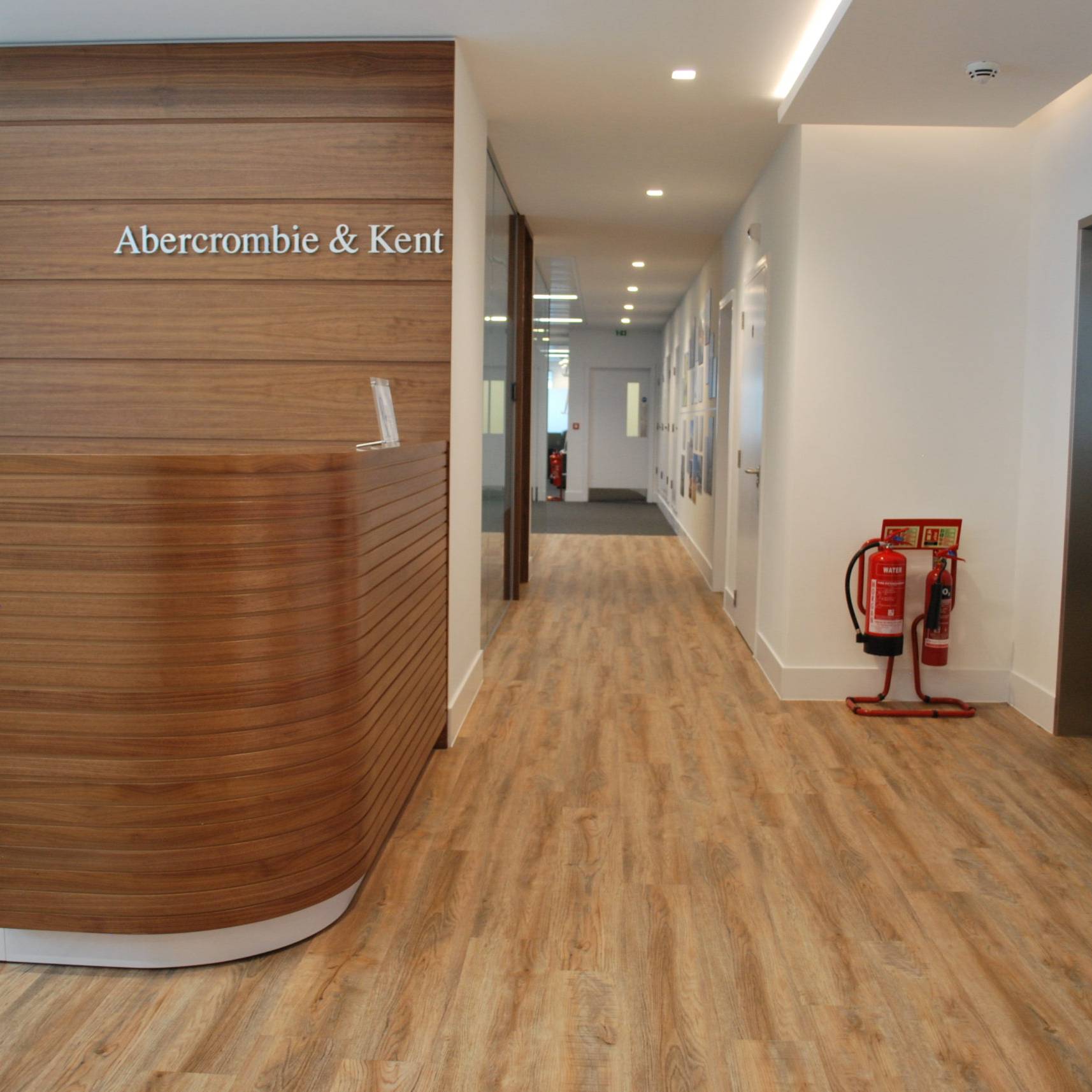 01 Abercrombie & Kent - bespoke reception desk