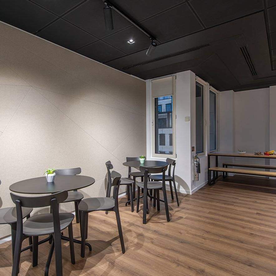 Ecom Trading office breakout area